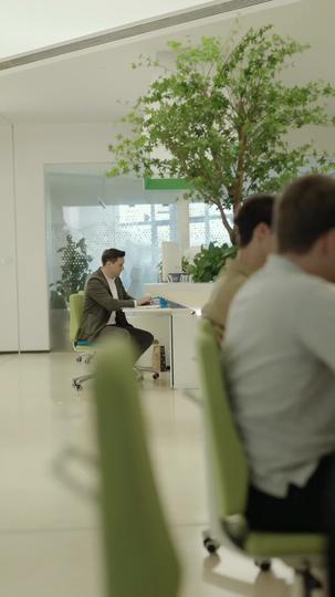 Scheidung, Front, Neubeginn – Der Weg einer Frau 8Folgen