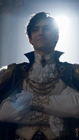 Crowned Queen: Ten Princes Begged Too Late Episode 8