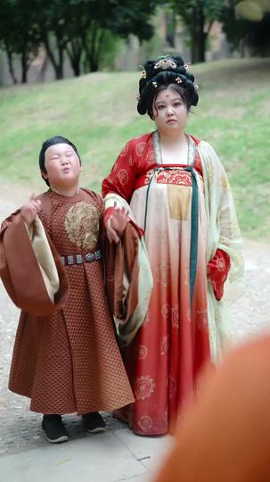 Do Peso ao Poder: Coloquei Meu Filho no Trono 5Episódio