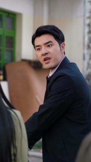 أوراق الشجر تسقط حيث لا يعرف الشكر 9مجموعة