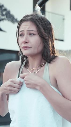 Amor em Disfarce no Clube 9Episódio
