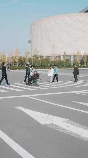 花錢花到抽筋，百億又秒到賬 第1集