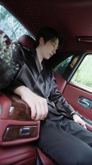 Fora do Orfanato, o Mundo Inteiro Veio Me Beijar 6Episódio