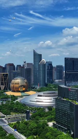 落日朝霞染芳华 第1集