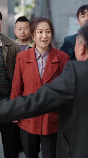 أوراق الشجر تسقط حيث لا يعرف الشكر 10مجموعة