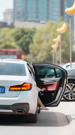 Ops, Pria Panggilan Itu Ternyata Miliarder Episode 7