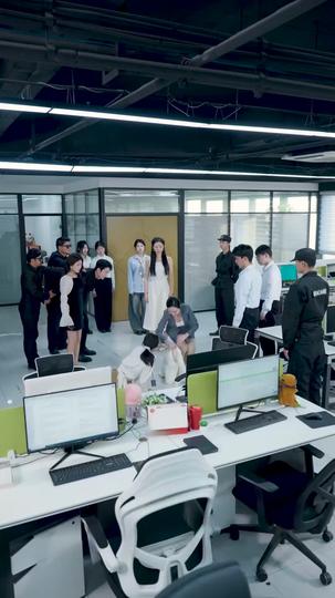 CEO Cantik Menyamar Jadi Karyawan Episode 10