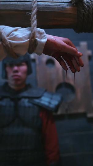 Revenge Wears the Crown Episode 1