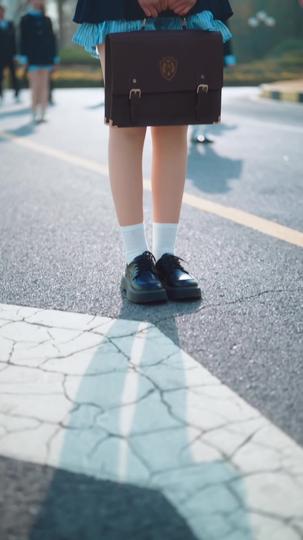 畢業典禮上，真千金不藏了 第1集