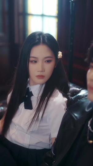 撞進死對頭身體後，被他求婚了 第3集