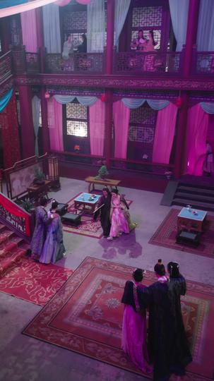 薇霜御守情长 第1集