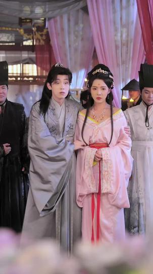 El mundo a mis pies 2: Camino al poder (Doblado) Episodio 4