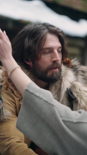 Gefangen im Schnee, gerettet von dir 4Folgen