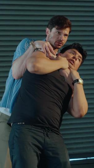 Fugindo à Máfia, Me Caso com Um Bilionário Sem-teto 11Episódio