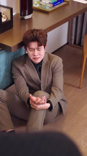 他不爱后,两个青梅后悔哭了 第3集