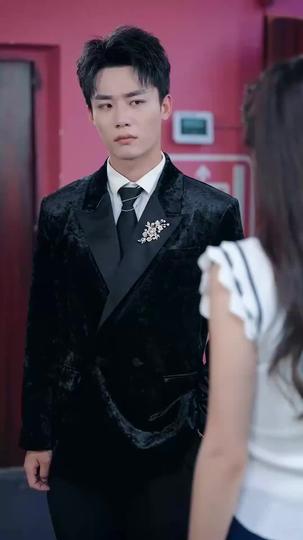 不爲校花花一分,系統逼我成神豪 第5集