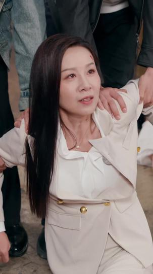 She Defended Him,  Then Took Him Down Episode 9