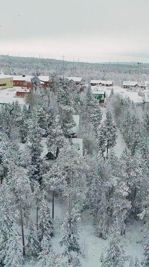 Gefangen im Schnee, gerettet von dir 5Folgen