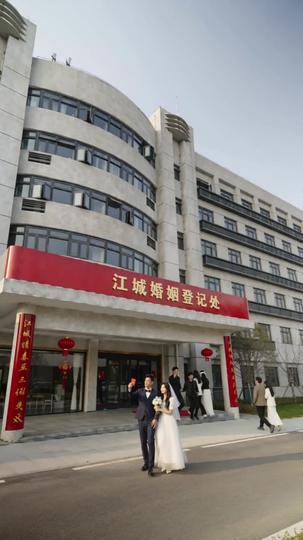 谁给你的胆子欺负她 第1集