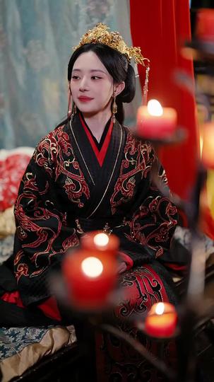 They Fought for Favor, She Claimed the Throne Episode 4