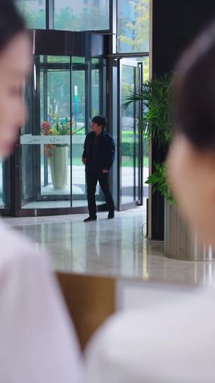 跟着儿子进城享福 第9集