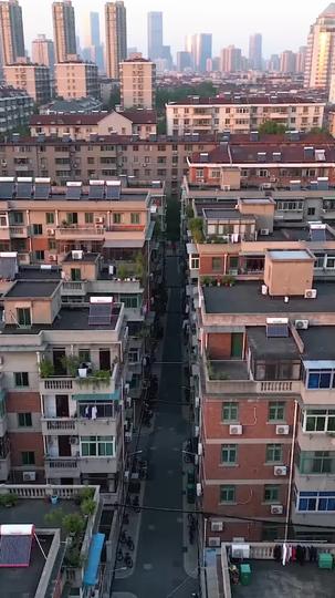 搬家第一天，邻居就惹我 第1集