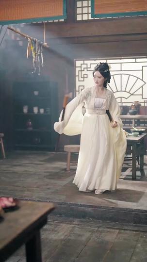 She Returns Crowned in Flames Episode 8