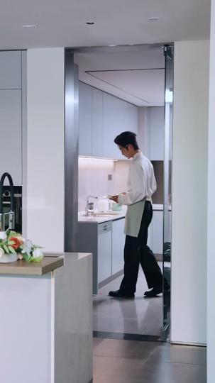 Kakak Kembali, Keluarga Bersemi Episode 9