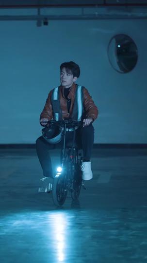 Love at the Bottom, Sparks at the Top Episode 4