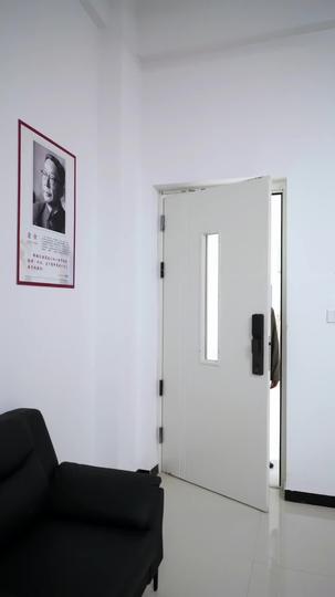  سلطتي طاغية، كيف تجرؤ على التشهير بي عبر الإنترنت 9مجموعة