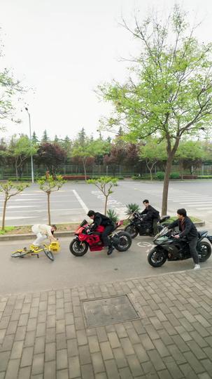 别惹她,她哥是个狠角色 第2集