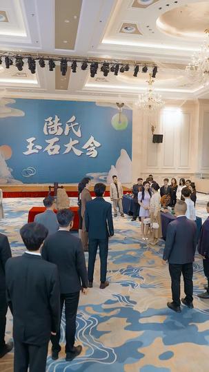 الآنسة التي تمتلك رؤية تخترق الكنوز 8مجموعة