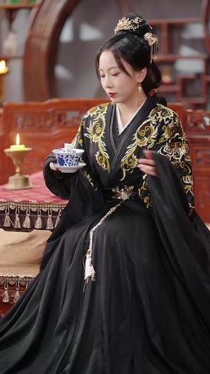 They Fought for Favor, She Claimed the Throne Episode 5