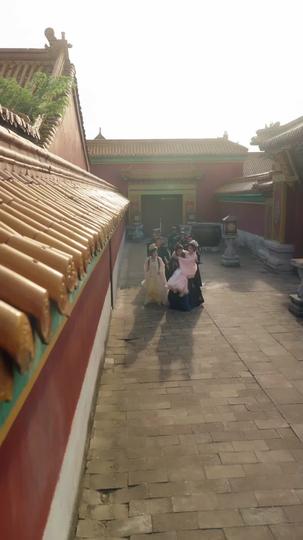 Lass den Mond hinabgleiten 7Folgen