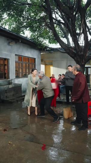 A Rainha Retorna com Seus Três Bichinhos 10Episódio