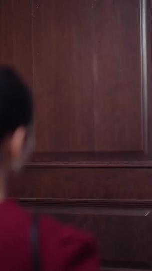 Yang Kutinggalkan, Termasuk Dia (Sulih Suara) Episode 7