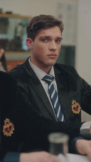 Amor y deseo en la Academia de Vampiros (Doblado) Episodio 11