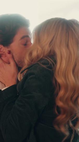 Fingiendo salir con el quarterback en Navidad Episodio 4