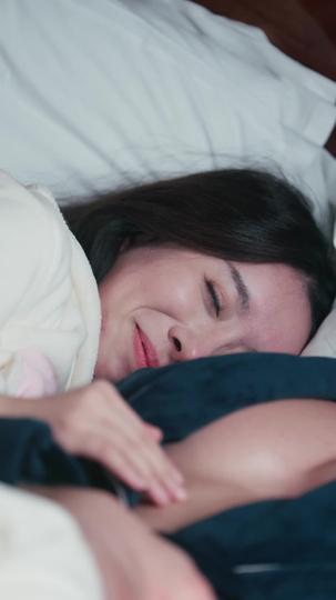 She Comes From the East Episode 3